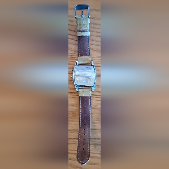 Vintage Lucien Piccard 26495MUS Mother Of Pearl & Silver Casual Wrist Watch